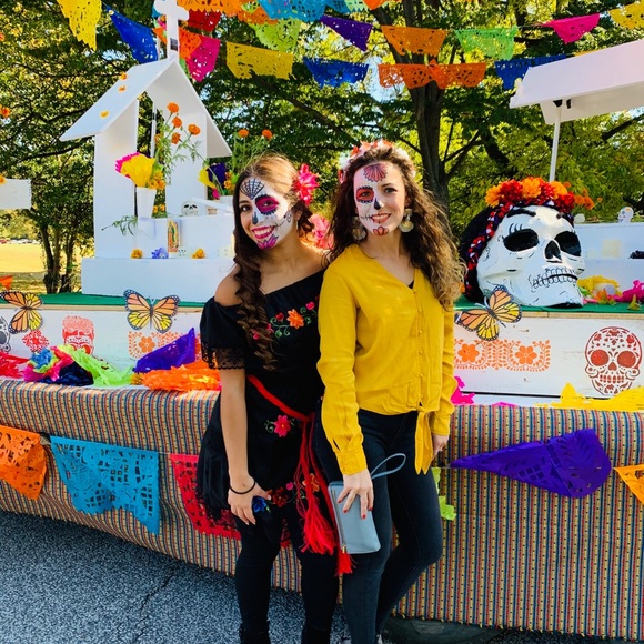 Meet your Posher, Paige - Picture 1 of 1